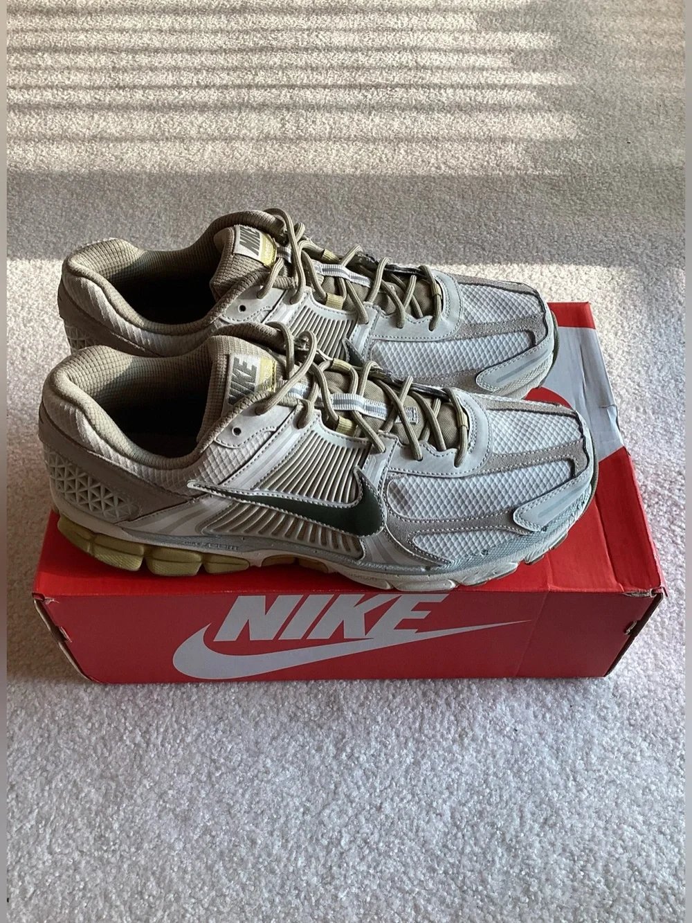 Nike Zoom Vomero 5 Mens Running Shoes Light Bone Olive Size 12 FV0397-001